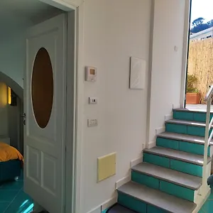 Apartment Small Wonder Tiny Town House, Amalfi